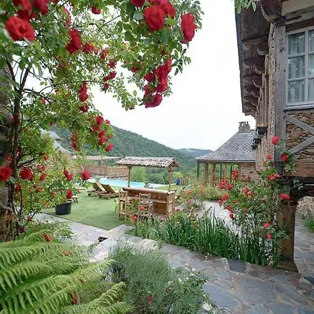 Charming House Overlooking Aveyron Valley Casa vacanze *