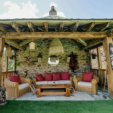 Charming House Overlooking Aveyron Valley Casa vacanze *