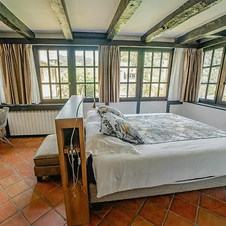 Сasa de vacaciones Charming House Overlooking Aveyron Valley La Fouillade