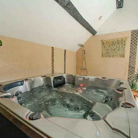 Charming House Overlooking Aveyron Valley بيت للعطل La Fouillade