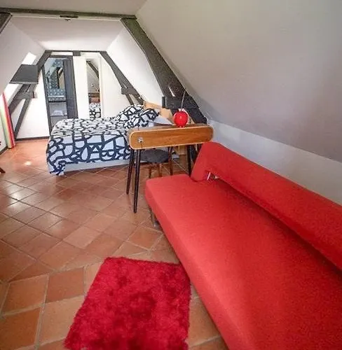 Charming House Overlooking Aveyron Valley بيت للعطل