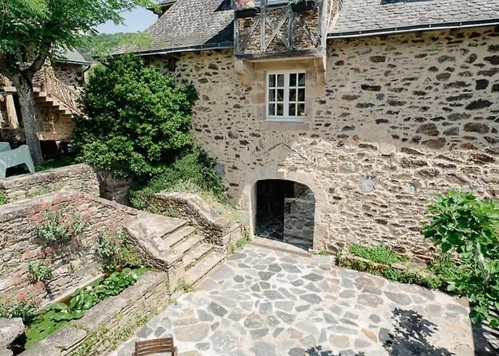 Charming House Overlooking Aveyron Valley بيت للعطل La Fouillade