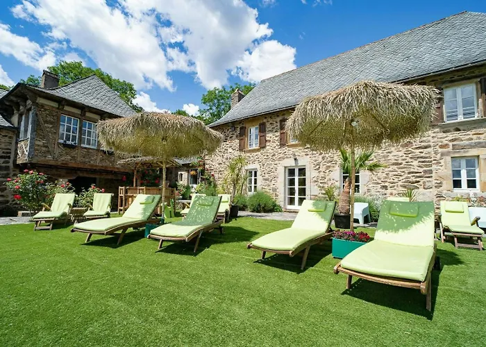 Charming House Overlooking Aveyron Valley بيت للعطل