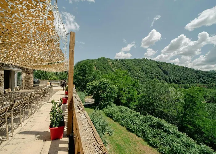 بيت للعطل Charming House Overlooking Aveyron Valley *