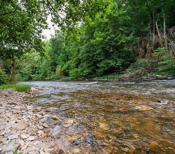 Charming House Overlooking Aveyron Valley بيت للعطل *